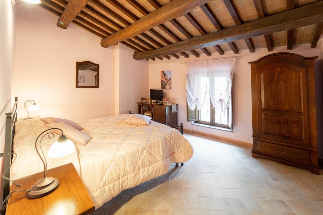 Albergo La Loggia Di San Martino Gualdo Tadino Exterior foto