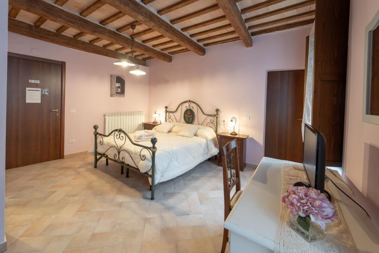 Albergo La Loggia Di San Martino Gualdo Tadino Exterior foto